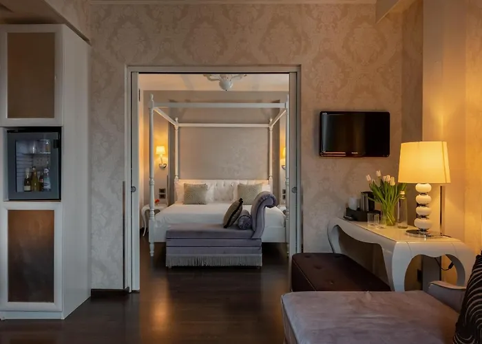 Carnival Palace - Collection 4* البندقية