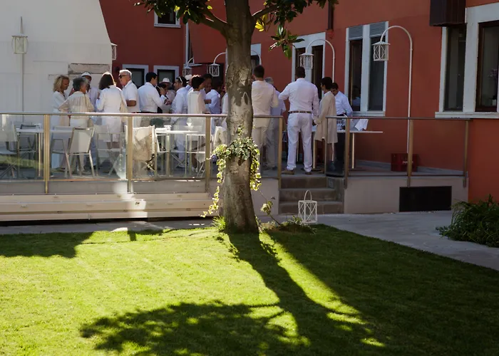 Carnival Palace - Collection Hotel