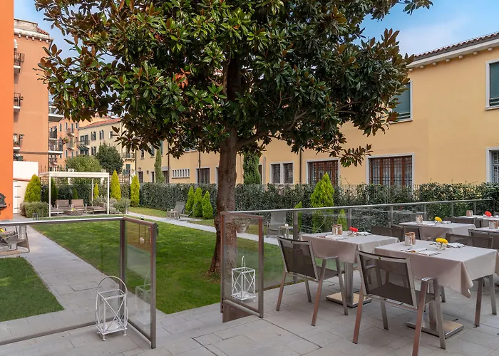 Carnival Palace - Collection Hotel