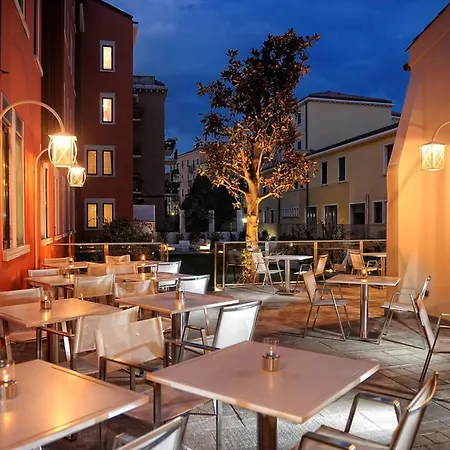 Carnival Palace - Collection Venecia