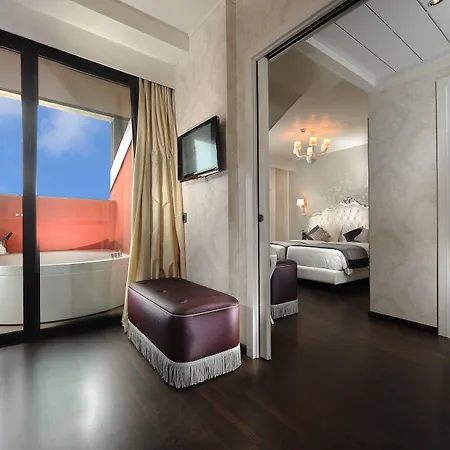 Carnival Palace - Collection Hotel 4*