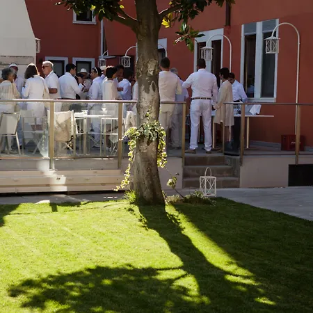 Carnival Palace - Collection Hotel