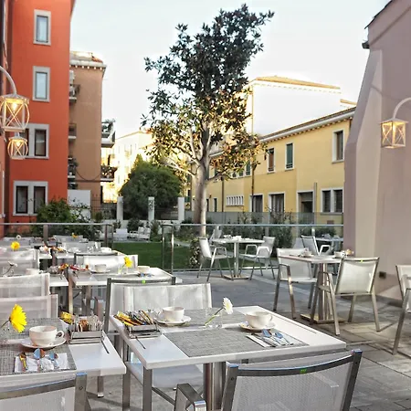 Carnival Palace - Collection Hotel