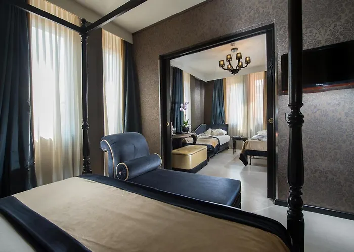 Carnival Palace - Collection 4*