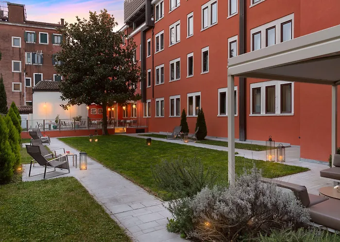 Carnival Palace - Collection 베니스