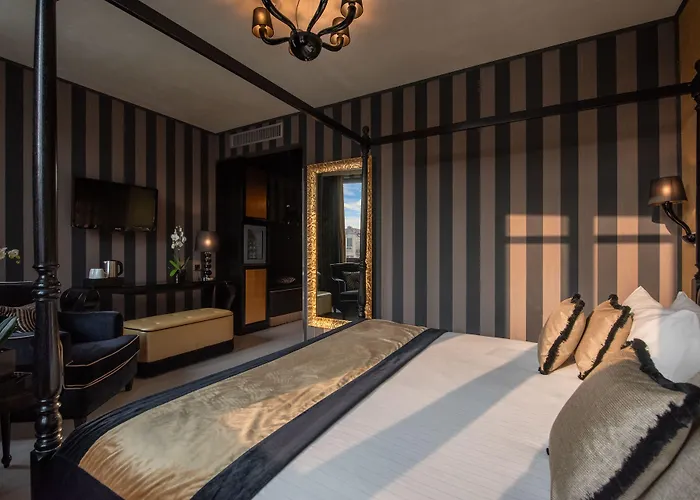 Carnival Palace - Collection