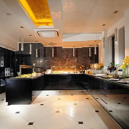 Carnival Palace - Collection Hotel 4*