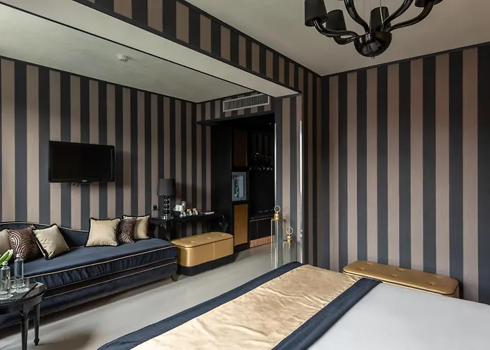 Carnival Palace - Collection Hotell 4*