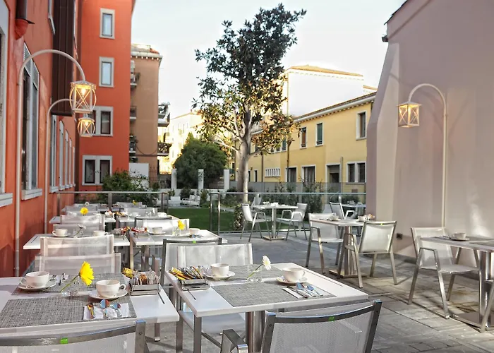 Carnival Palace - Collection Hotell